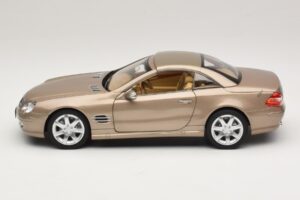 Mercedes SL500 R230 Travertine Beige Norev 1:18 183843 Metal — zdjęcie 4 z 9