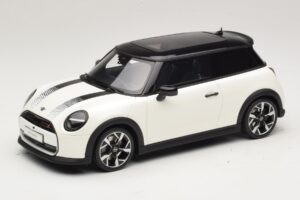 Mini Cooper S F66 Nanuq White Metallic Otto 1:18 OT1245 Żywica