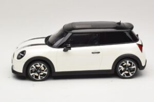 Mini Cooper S F66 Nanuq White Metallic Otto 1:18 OT1245 Żywica — zdjęcie 3 z 6
