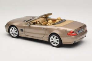 Mercedes SL500 R230 Travertine Beige Norev 1:18 183843 Metal — zdjęcie 8 z 9