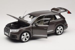 Audi Q7 4M Argus Brown Minichamps 1:18 5011407615 Metal — zdjęcie 2 z 8