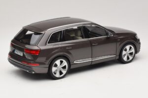 Audi Q7 4M Argus Brown Minichamps 1:18 5011407615 Metal — zdjęcie 3 z 8