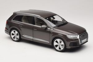 Audi Q7 4M Argus Brown Minichamps 1:18 5011407615 Metal — zdjęcie 6 z 8