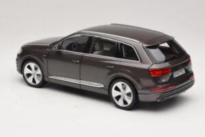 Audi Q7 4M Argus Brown Minichamps 1:18 5011407615 Metal — zdjęcie 7 z 8