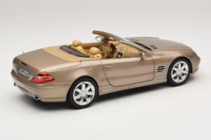 Mercedes SL500 R230 Travertine Beige Norev 1:18 183843 Metal — zdjęcie 3 z 9