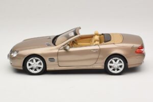 Mercedes SL500 R230 Travertine Beige Norev 1:18 183843 Metal — zdjęcie 5 z 9