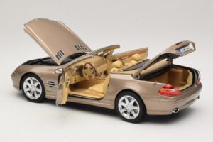 Mercedes SL500 R230 Travertine Beige Norev 1:18 183843 Metal — zdjęcie 6 z 9