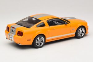 Ford Mustang GT S197 Grabber Orange Metallic AUTOart 1:18 73117-A1 Metal — zdjęcie 3 z 8