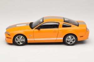 Ford Mustang GT S197 Grabber Orange Metallic AUTOart 1:18 73117-A1 Metal — zdjęcie 4 z 8