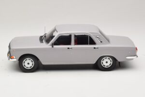 GAZ Volga GAZ-24-10 Szary MCG 1:18 MCG18016 Metal — zdjęcie 3 z 6