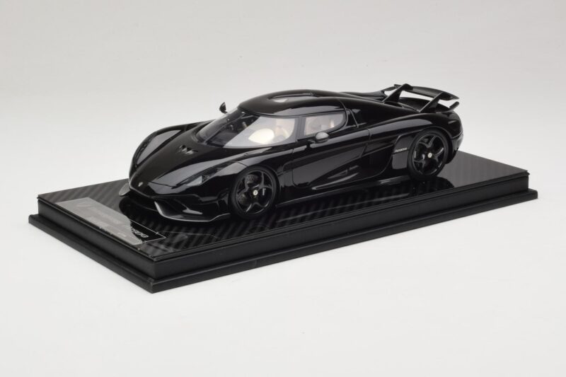 Koenigsegg Regera Czarny Pakiet Carbon Beżowe Wnętrze FrontiArt 1:18 REMC042 Żywica