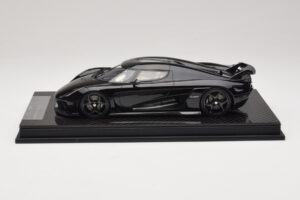 Koenigsegg Regera Czarny Pakiet Carbon Beżowe Wnętrze FrontiArt 1:18 REMC042 Żywica — zdjęcie 3 z 7