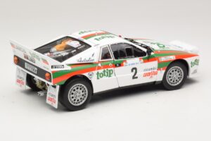 Lancia 037 #2 A. Bettega / M. Perissinot Rally San Marino 1984 Kyosho 1:18 08306F Metal — zdjęcie 3 z 8