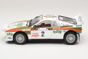 Lancia 037 #2 A. Bettega / M. Perissinot Rally San Marino 1984 Kyosho 1:18 08306F Metal — zdjęcie 4 z 8