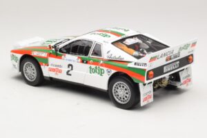 Lancia 037 #2 A. Bettega / M. Perissinot Rally San Marino 1984 Kyosho 1:18 08306F Metal — zdjęcie 7 z 8