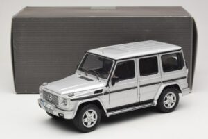 Mercedes G500 W463 LWB Edycja Dealerska Srebrny AUTOart 1:18 B66962142 Metal — zdjęcie 8 z 8