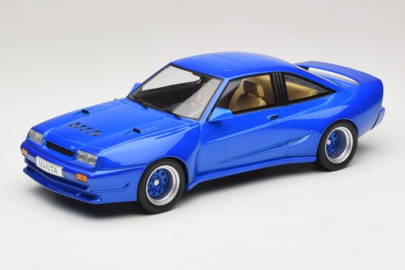Opel Manta B Niebieski Metalik MCG 1:18 MCG18258 Metal