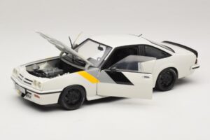 Opel Manta B GT/E Biały Czarne Felgi Custom Revell 1:18 08422 Metal — zdjęcie 2 z 8