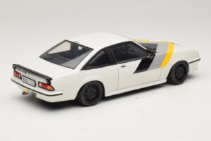 Opel Manta B GT/E Biały Czarne Felgi Custom Revell 1:18 08422 Metal — zdjęcie 3 z 8