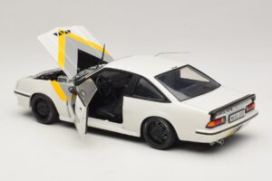 Opel Manta B GT/E Biały Czarne Felgi Custom Revell 1:18 08422 Metal — zdjęcie 5 z 8
