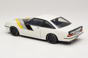 Opel Manta B GT/E Biały Czarne Felgi Custom Revell 1:18 08422 Metal — zdjęcie 7 z 8