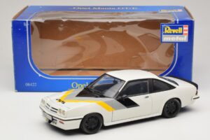 Opel Manta B GT/E Biały Czarne Felgi Custom Revell 1:18 08422 Metal — zdjęcie 8 z 8