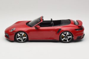 Porsche 911 992 Turbo S Kabriolet Ciemnoczerwony Minichamps 1:18 PORSCHE007 Metal — zdjęcie 3 z 6