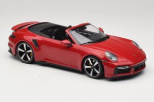 Porsche 911 992 Turbo S Kabriolet Ciemnoczerwony Minichamps 1:18 PORSCHE007 Metal — zdjęcie 4 z 6