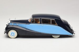 Rolls-Royce Silver Wraith Empress by Hooper Czarny & Ciemnoniebieski MCG 1:18 MCG18051 Metal — zdjęcie 3 z 6