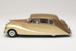 Rolls-Royce Silver Wraith Empress by Hooper Brązowy & Złoty MCG 1:18 MCG18000 Metal — zdjęcie 3 z 6