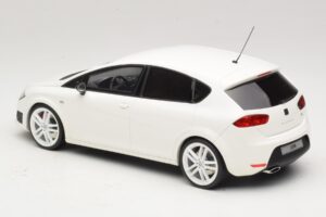 SEAT Leon Cupra R Mk2 Biały Otto 1:18 OT1332 Żywica — zdjęcie 5 z 6