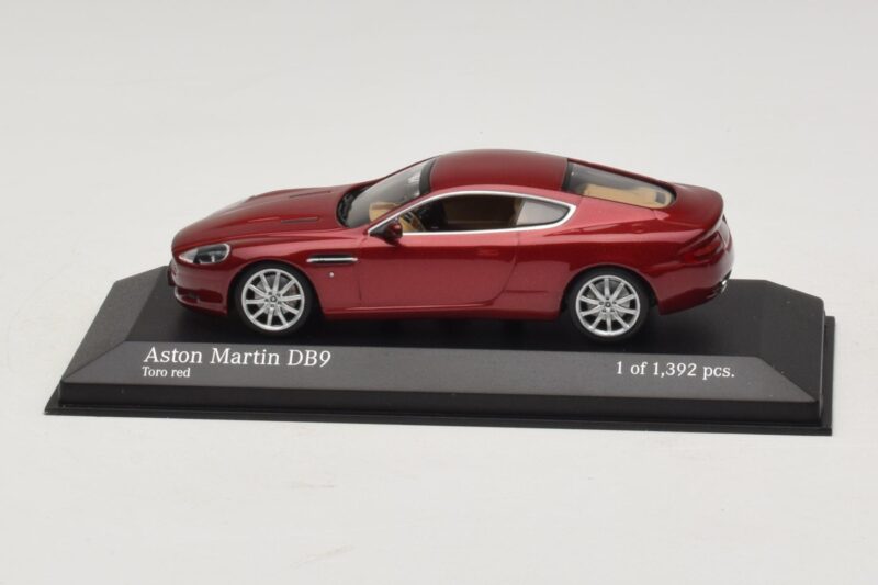 Aston Martin DB9 Czerwony Metalik Minichamps 1:43 400137340 Metal