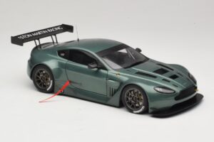 Aston Martin V12 Vantage GT3 Zielony AUTOart 1:18 81306 Metal — zdjęcie 4 z 6