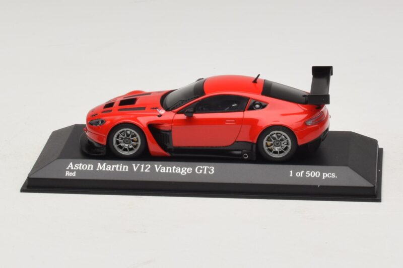Aston Martin V12 Vantage GT3 Czerwony Minichamps 1:43 Aston Martin V12 Vantage GT3 Czerwony Minichamps 1:43 4371121392 Metal