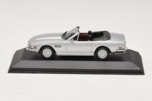 Aston Martin V8 Volante Srebrny Minichamps 1:43 400137601 Metal