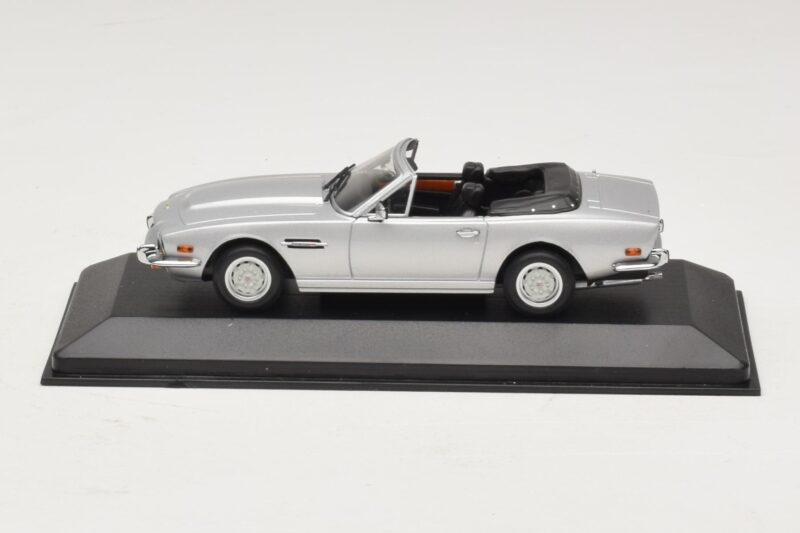 Aston Martin V8 Volante Srebrny Minichamps 1:43 400137601 Metal