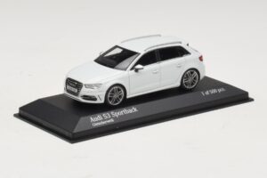 Audi S3 8V Sportback Biały Minichamps 1:43 437013010 Metal — zdjęcie 2 z 4
