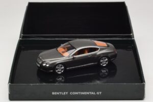 Bentley Continental GT Cypress Green Minichamps 1:43 BL312 Metal — zdjęcie 4 z 4