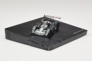 Bentley EXP Speed 8 LMP900 #8 A. Wallace / B. Leitzinger 24 Hours of Le Mans 2002 Minichamps 1:43 403021308 Metal — zdjęcie 2 z 4