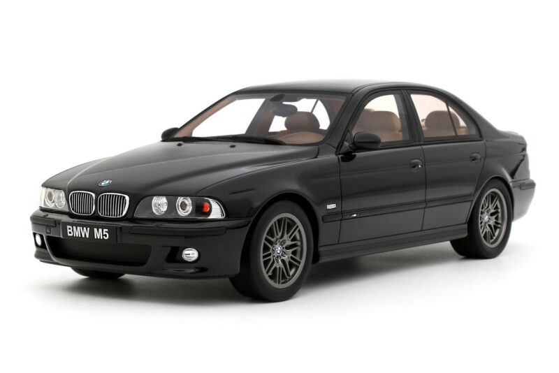 BMW M5 E39 Black Sapphire Metallic Otto 1:18 OT1338 Żywica