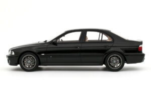 BMW M5 E39 Black Sapphire Metallic Otto 1:18 OT1338 Żywica — zdjęcie 3 z 4