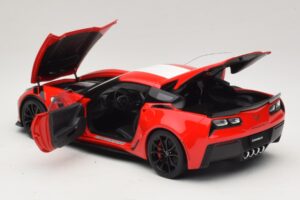 Chevrolet Corvette C7 Grand Sport Czerwony z Białymi Pasami AUTOart 1:18 71274 Kompozyt — zdjęcie 5 z 8