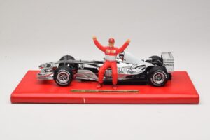 Ferrari F2004 #1 M. Schumacher Six Time World Champion 2004 Chrom Srebrny Hot Wheels 1:18 C7332 Metal — zdjęcie 3 z 6