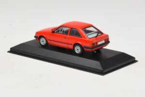 Ford Escort Mk3 3-drzwiowy Czerwony Minichamps 1:43 400085000 Metal — zdjęcie 3 z 4