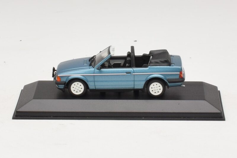Ford Escort Mk3 Kabriolet Niebieski Metalik Minichamps 1:43 Ford Escort Mk3 Kabriolet Niebieski Metalik Minichamps 1:43 400085030 Metal