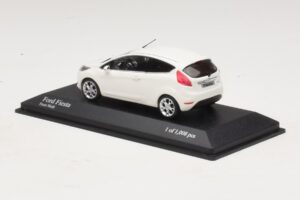 Ford Fiesta Mk6 Biały Minichamps 1:43 400088002 Metal — zdjęcie 3 z 4