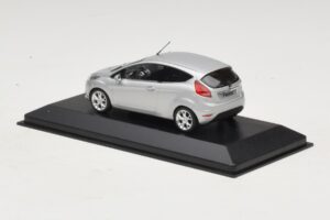 Ford Fiesta Mk7 Moondust Silver Metallic Minichamps 1:43 403088003 Metal — zdjęcie 3 z 4