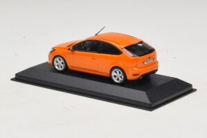 Ford Focus ST Mk2 Electric Orange Minichamps 1:43 400087302 Metal — zdjęcie 3 z 4