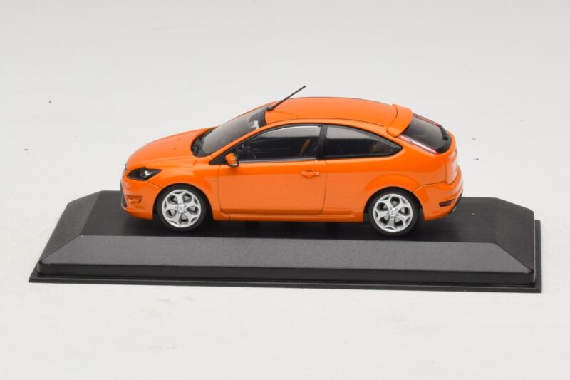 Ford Focus ST Mk2 Electric Orange Zamienne Pudełko Minichamps 1:43 400087302-R1 Metal