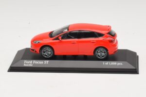 Ford Focus ST Mk3 Czerwony Minichamps 1:43 410081001 Metal